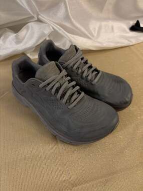Altra womens Torin 5 Leather Gray Running Shoes